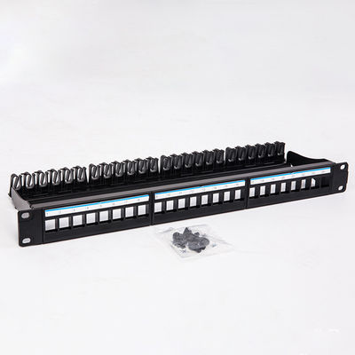 黒いUTP 1Uの台形パッチ盤24の港CAT6のブランクRJ45のジャッキ