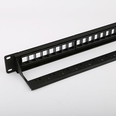 1RUネットワークのパッチ盤C5e空白フレーム24の左舷パッチ盤は荷を下した