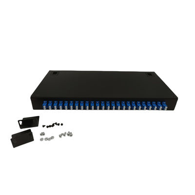 FTTH ODF ウォール マウント 48 繊維 LC 二重カプラー ピグテールが付いている光ファイバー パッチ パネル