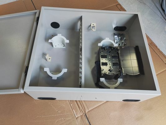 カスタマイズされた72ポート 144コア SC/LC/FC/ST 1ドア壁マウント ファイバー囲い メタル ODF